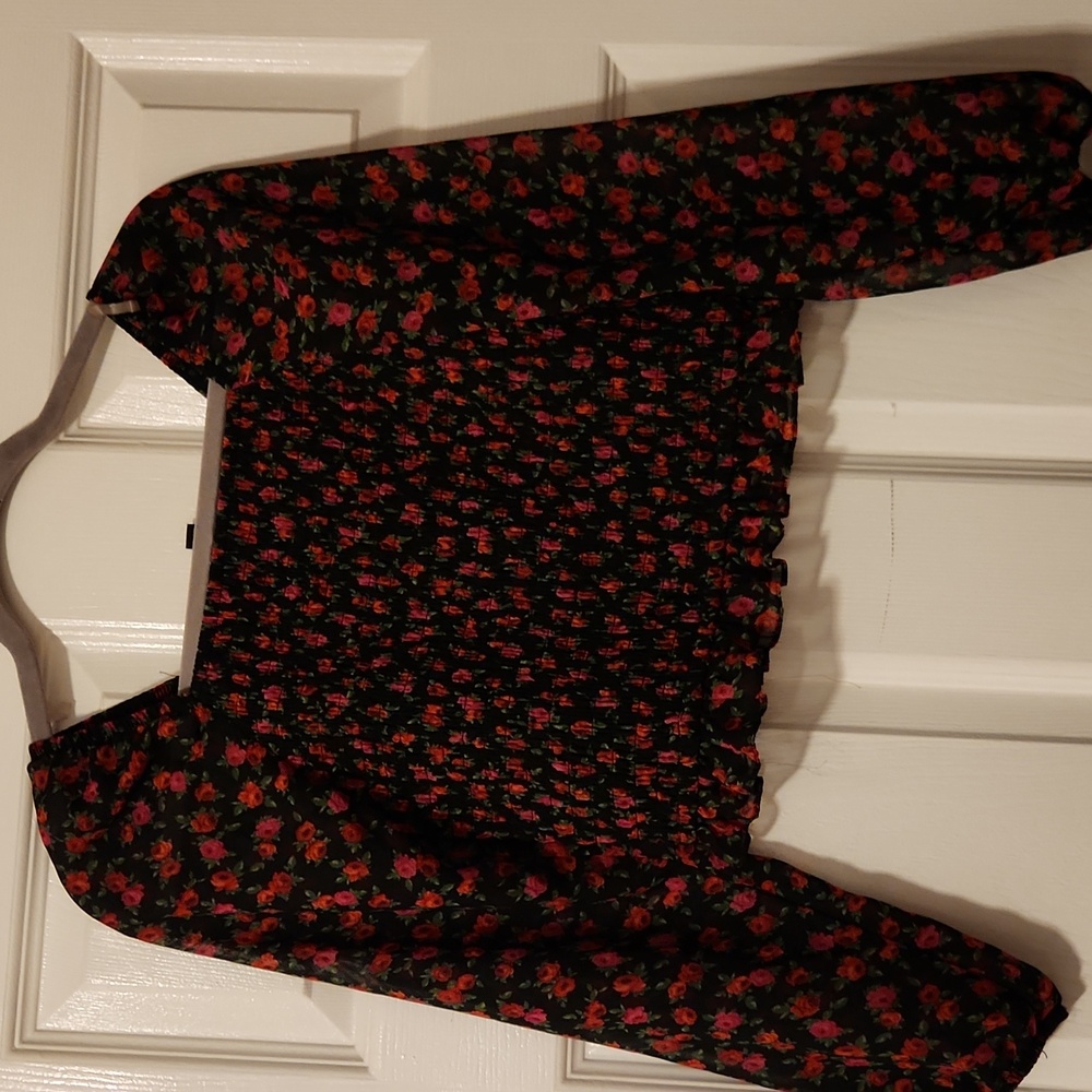 Floral Black and Red Women's Top Pit 18 To 19 - Picture 2 of 3